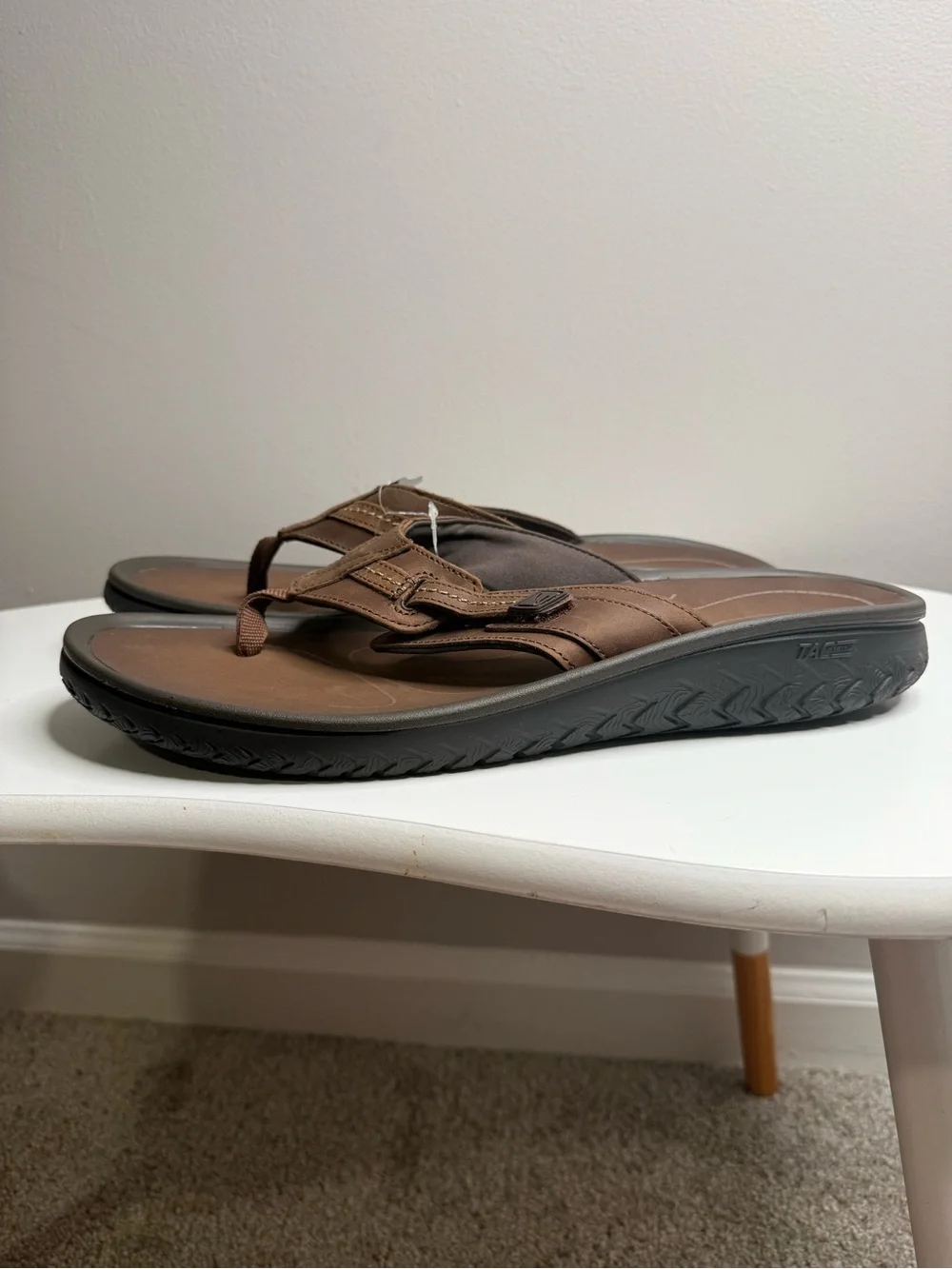 Clarks Men’s Brown Leather Thong Sandals